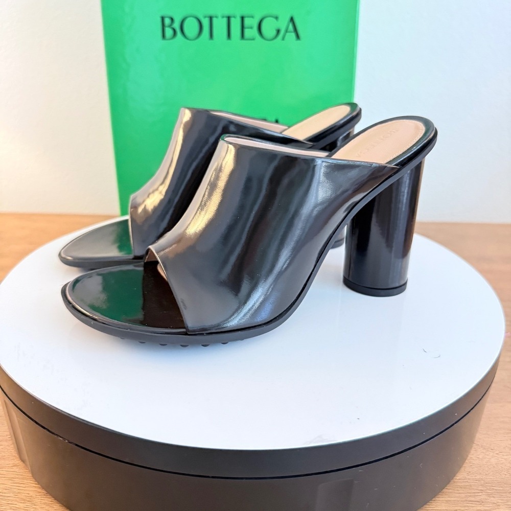 Bottega Veneta Cha-Cha Black Calfskin Leather Mules Sandals 740735 Size 35